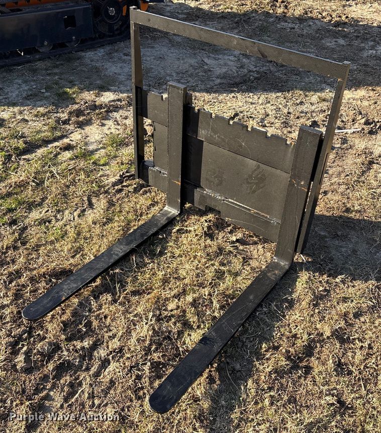 image for item EG8290 2025 LandHero LDH-T460 compact utility loader