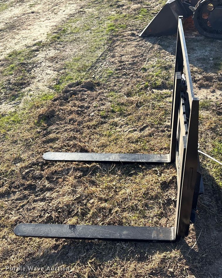 image for item EG8290 2025 LandHero LDH-T460 compact utility loader