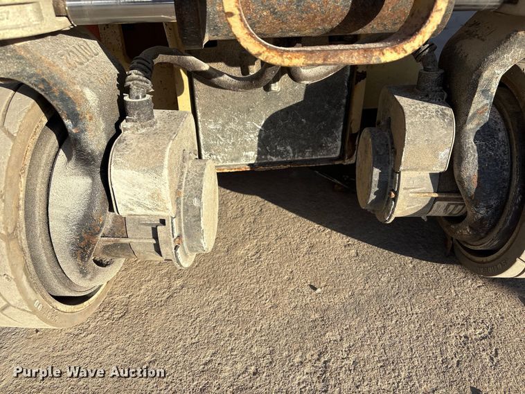 image for item EG8293 2008 JLG 1930ES scissor lift