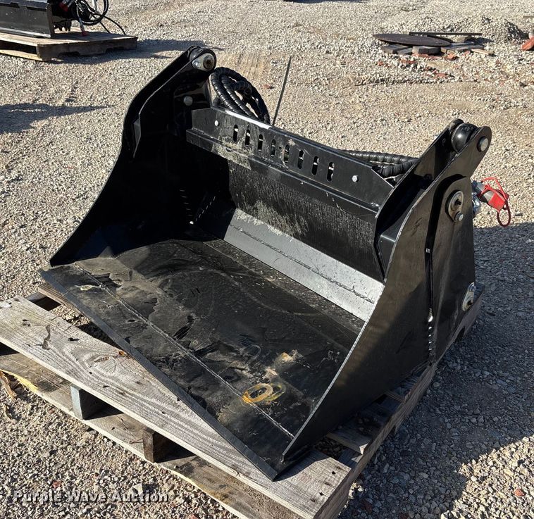 image for item EJ7742 2025 GIYI GY-XKH39F compact utility loader four-in-one bucket