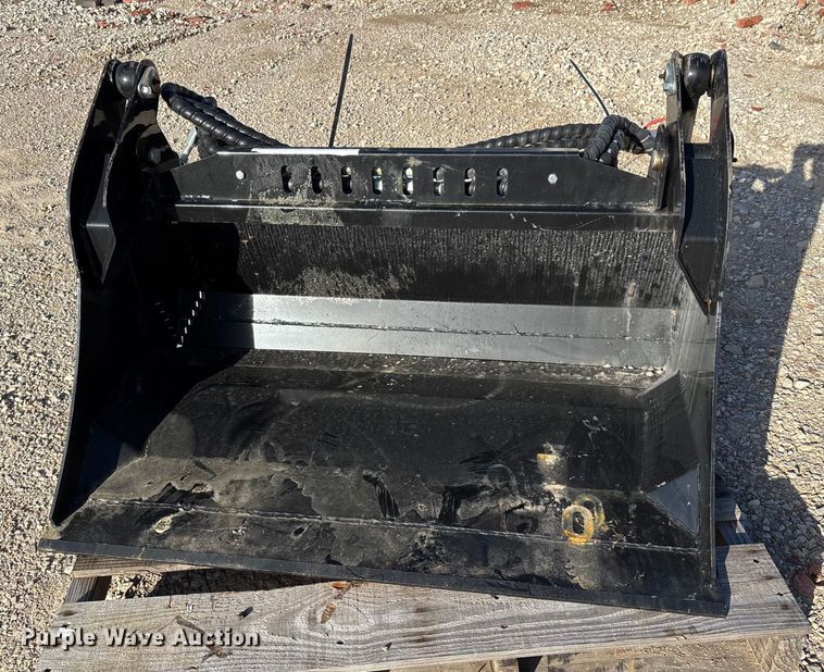 image for item EJ7742 2025 GIYI GY-XKH39F compact utility loader four-in-one bucket