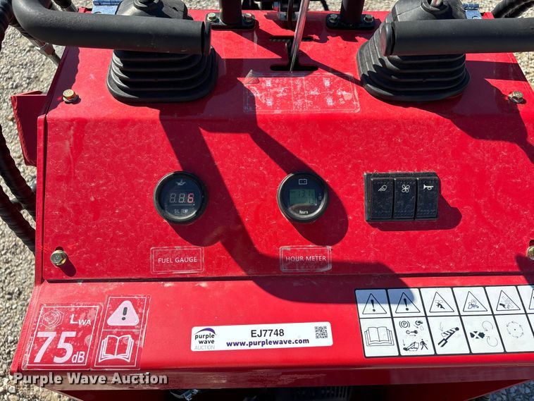 image for item EJ7748 2025 SDLOOL SL360T compact utility loader