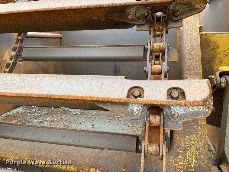 image for item EJ7762 2000 Caterpillar 615C II elevating scraper