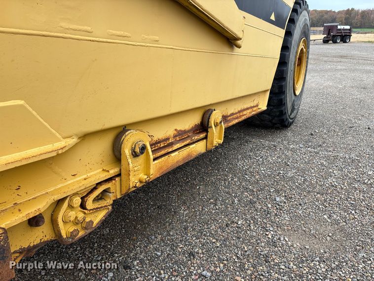 image for item EJ7762 2000 Caterpillar 615C II elevating scraper