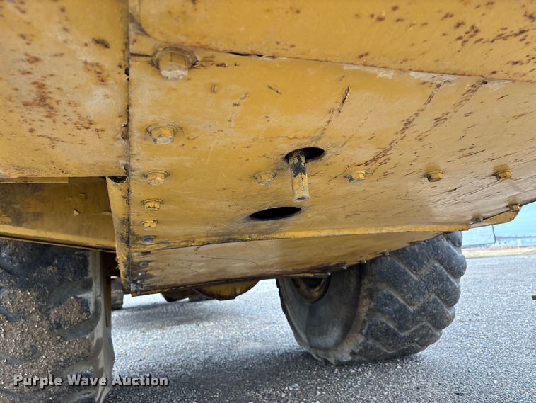 image for item EJ7762 2000 Caterpillar 615C II elevating scraper