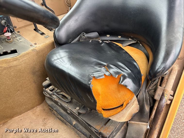 image for item EJ7762 2000 Caterpillar 615C II elevating scraper