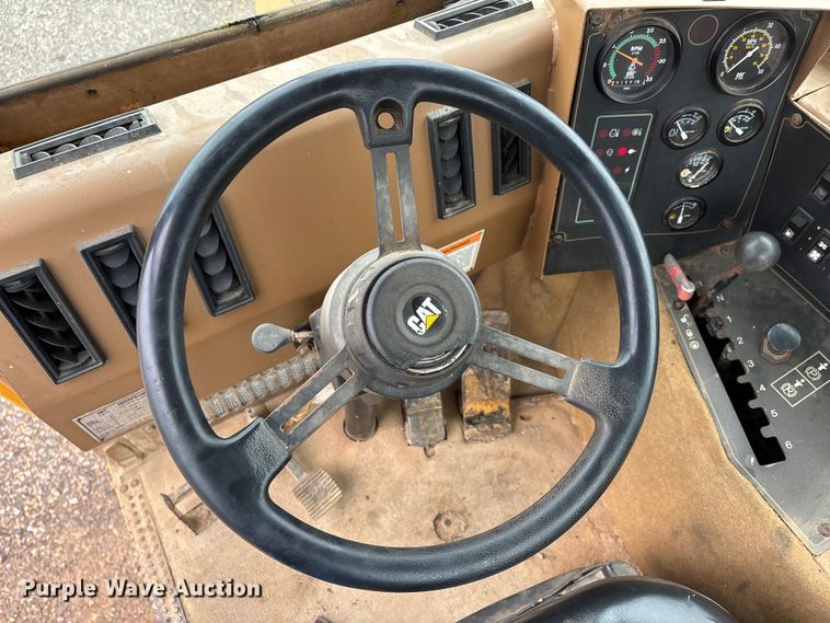 image for item EJ7762 2000 Caterpillar 615C II elevating scraper