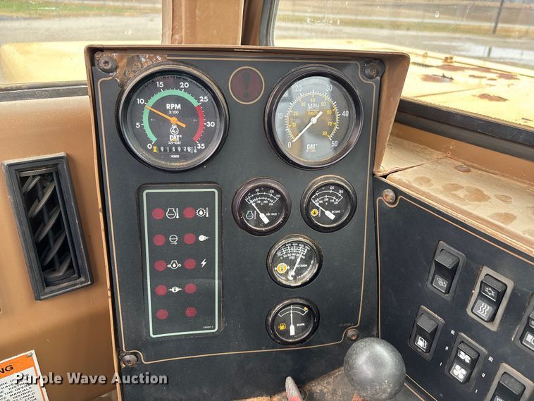 image for item EJ7762 2000 Caterpillar 615C II elevating scraper