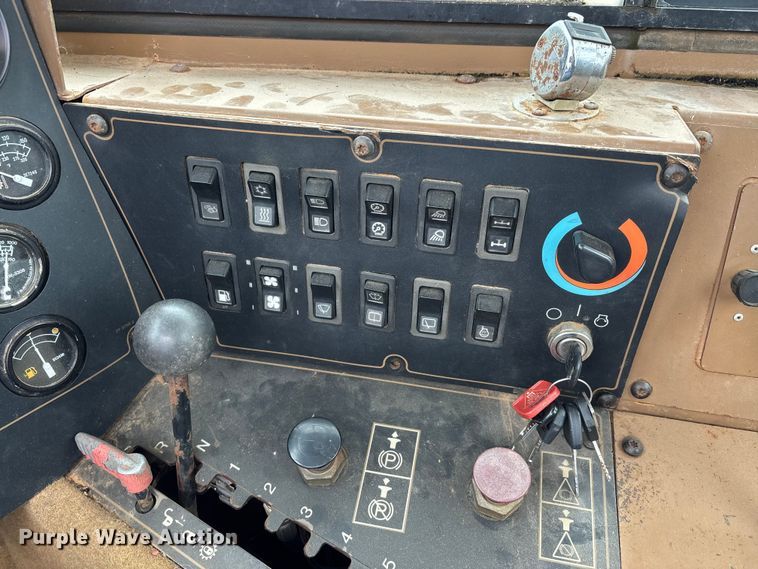 image for item EJ7762 2000 Caterpillar 615C II elevating scraper