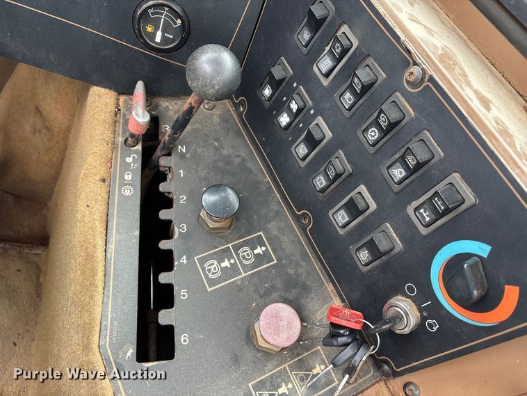 image for item EJ7762 2000 Caterpillar 615C II elevating scraper