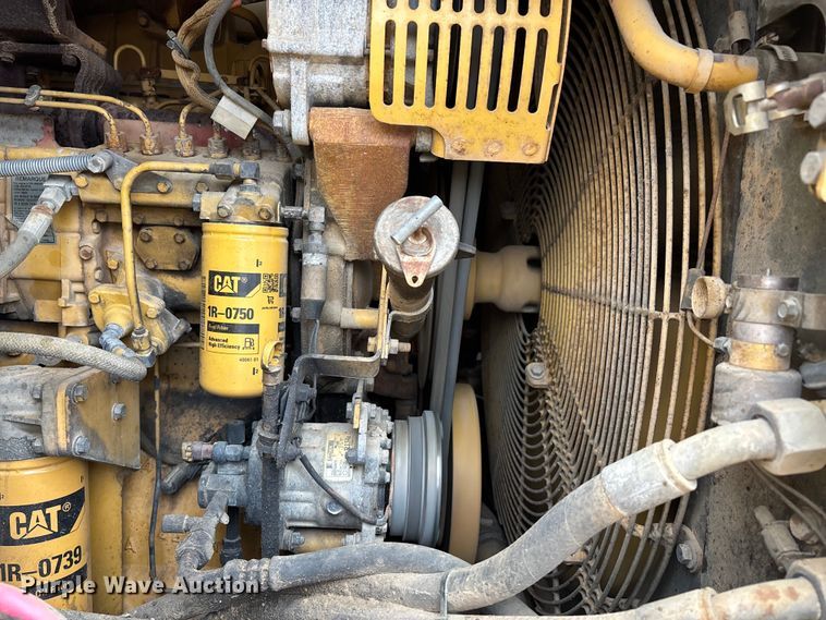 image for item EJ7762 2000 Caterpillar 615C II elevating scraper