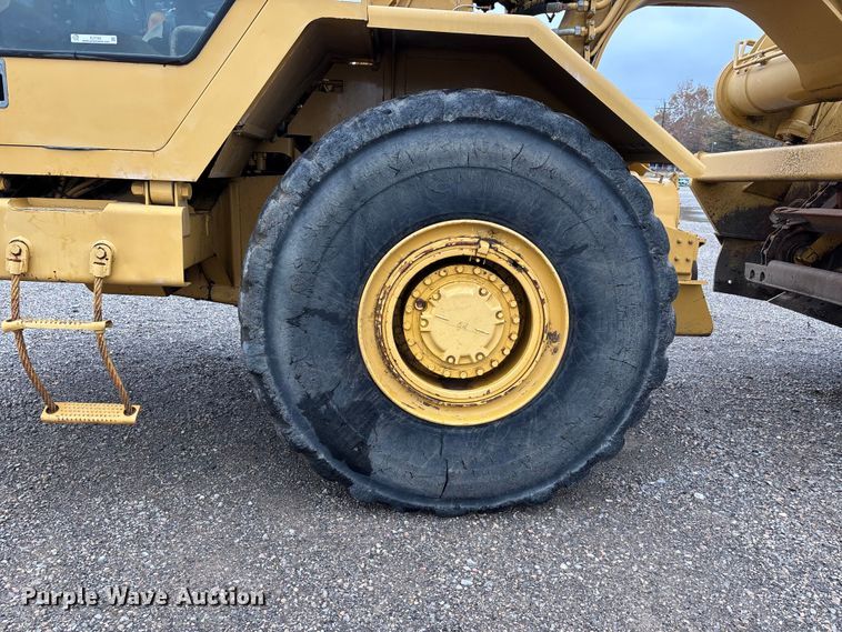 image for item EJ7762 2000 Caterpillar 615C II elevating scraper