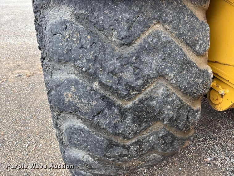 image for item EJ7762 2000 Caterpillar 615C II elevating scraper