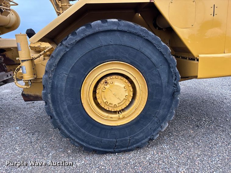 image for item EJ7762 2000 Caterpillar 615C II elevating scraper