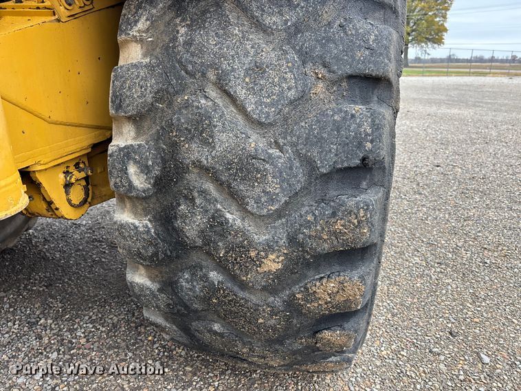 image for item EJ7762 2000 Caterpillar 615C II elevating scraper