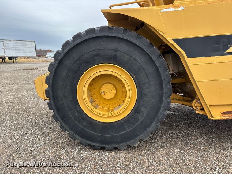 image for item EJ7762 2000 Caterpillar 615C II elevating scraper