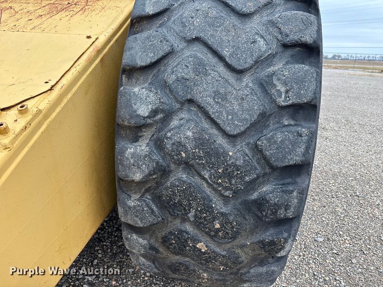 image for item EJ7762 2000 Caterpillar 615C II elevating scraper