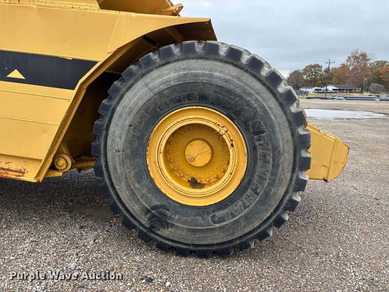 image for item EJ7762 2000 Caterpillar 615C II elevating scraper
