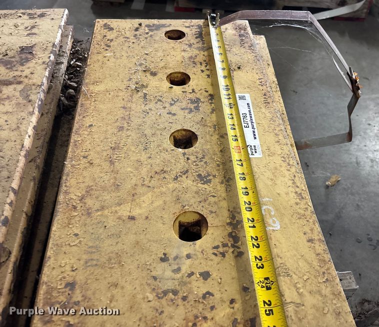 image for item EJ7763 Caterpillar cutting edges