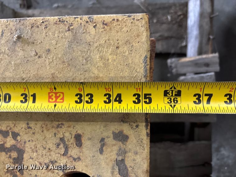 image for item EJ7763 Caterpillar cutting edges