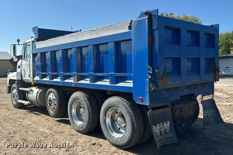 image for item EL0001 1992 Mack CH613 dump truck