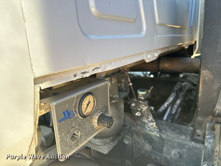 image for item EL0001 1992 Mack CH613 dump truck