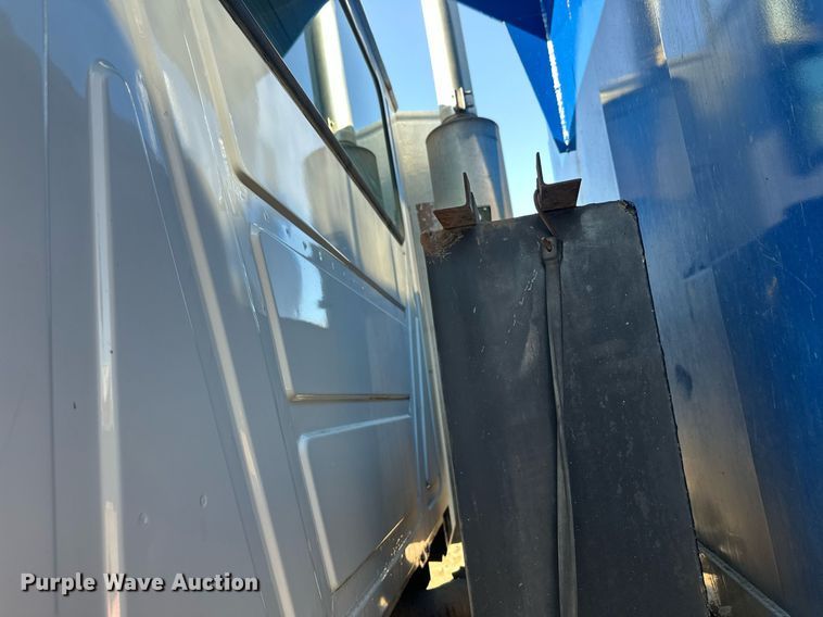 image for item EL0001 1992 Mack CH613 dump truck