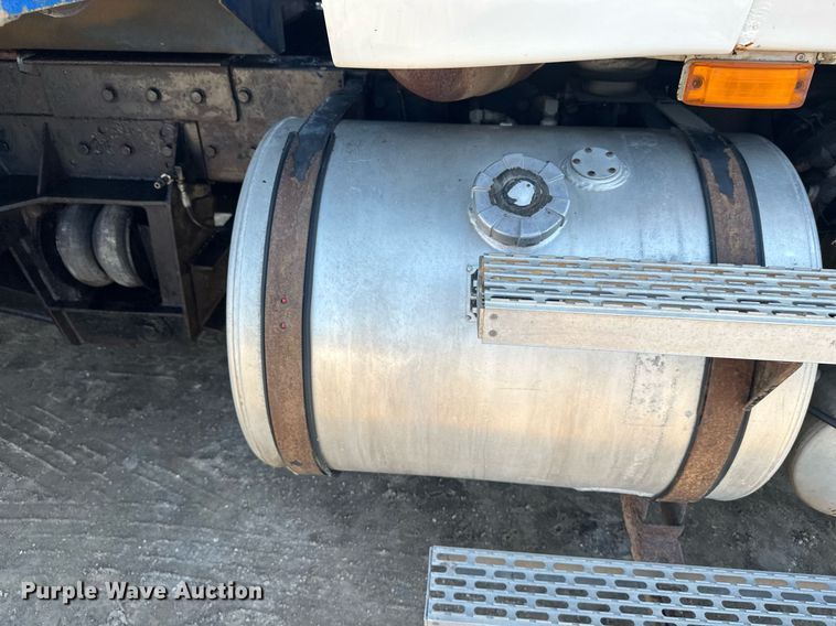 image for item EL0001 1992 Mack CH613 dump truck