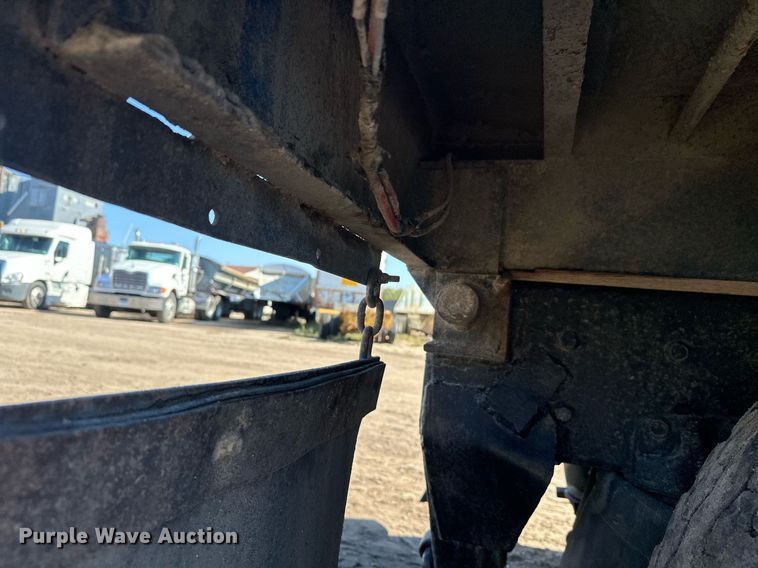 image for item EL0001 1992 Mack CH613 dump truck