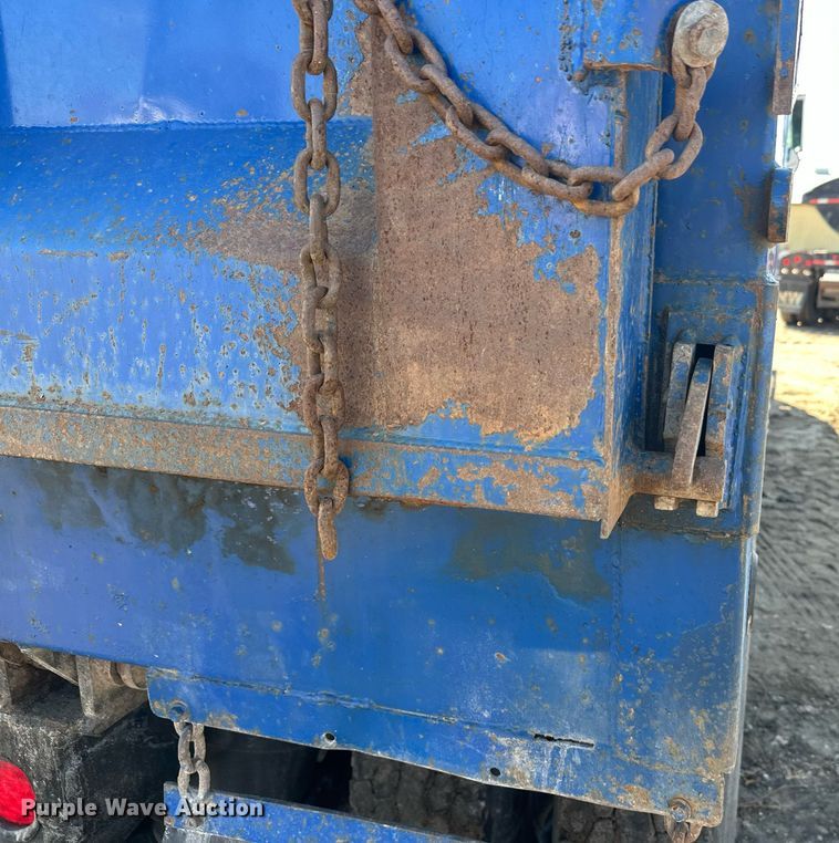 image for item EL0001 1992 Mack CH613 dump truck