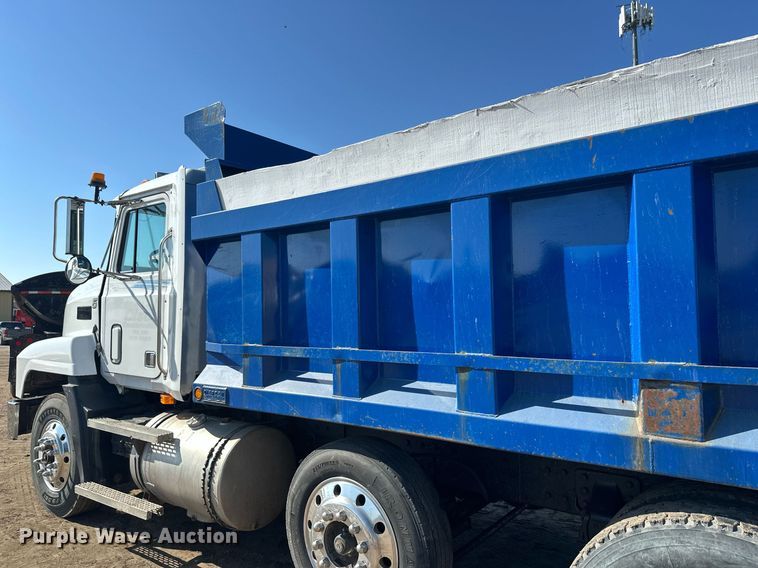 image for item EL0001 1992 Mack CH613 dump truck