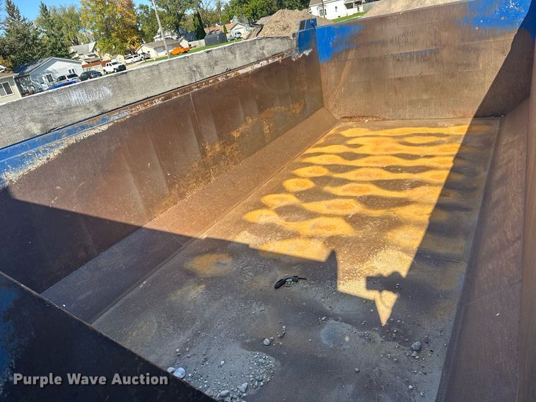 image for item EL0001 1992 Mack CH613 dump truck