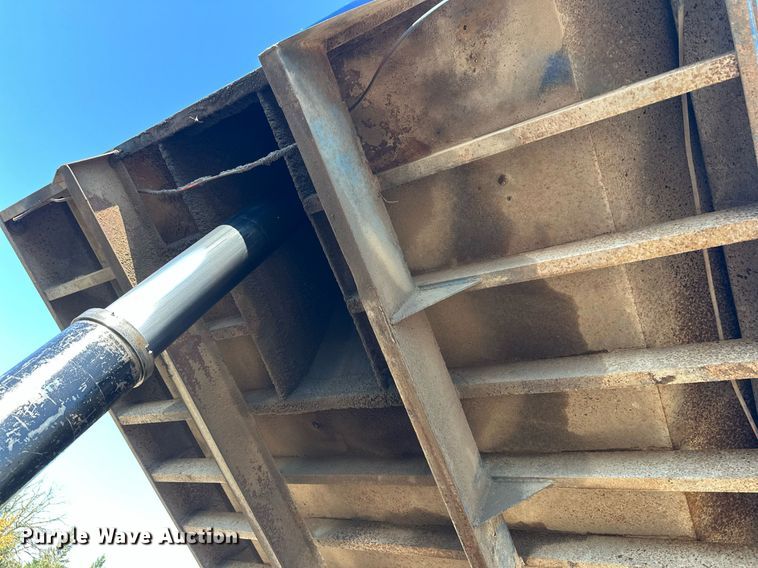 image for item EL0001 1992 Mack CH613 dump truck