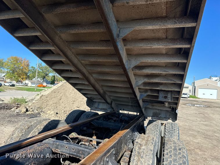 image for item EL0001 1992 Mack CH613 dump truck