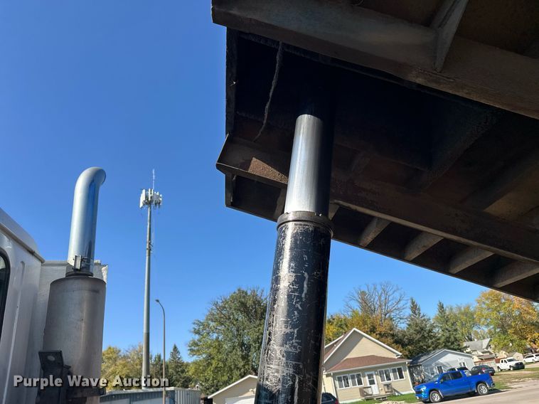 image for item EL0001 1992 Mack CH613 dump truck