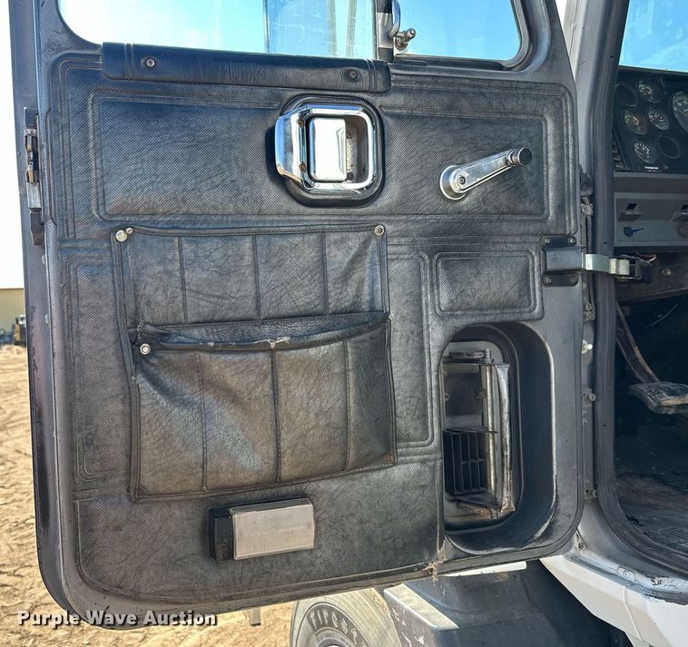 image for item EL0001 1992 Mack CH613 dump truck