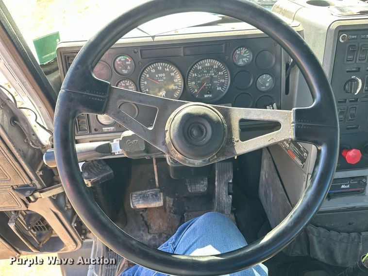 image for item EL0001 1992 Mack CH613 dump truck