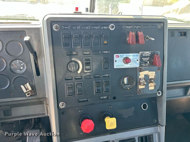 image for item EL0001 1992 Mack CH613 dump truck