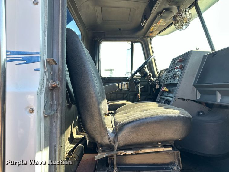 image for item EL0001 1992 Mack CH613 dump truck