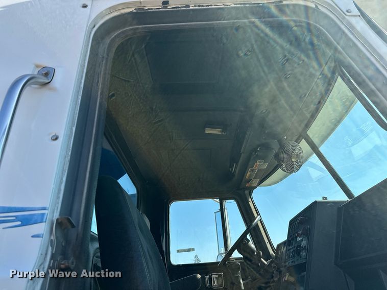 image for item EL0001 1992 Mack CH613 dump truck