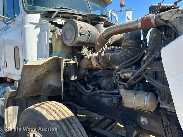 image for item EL0001 1992 Mack CH613 dump truck