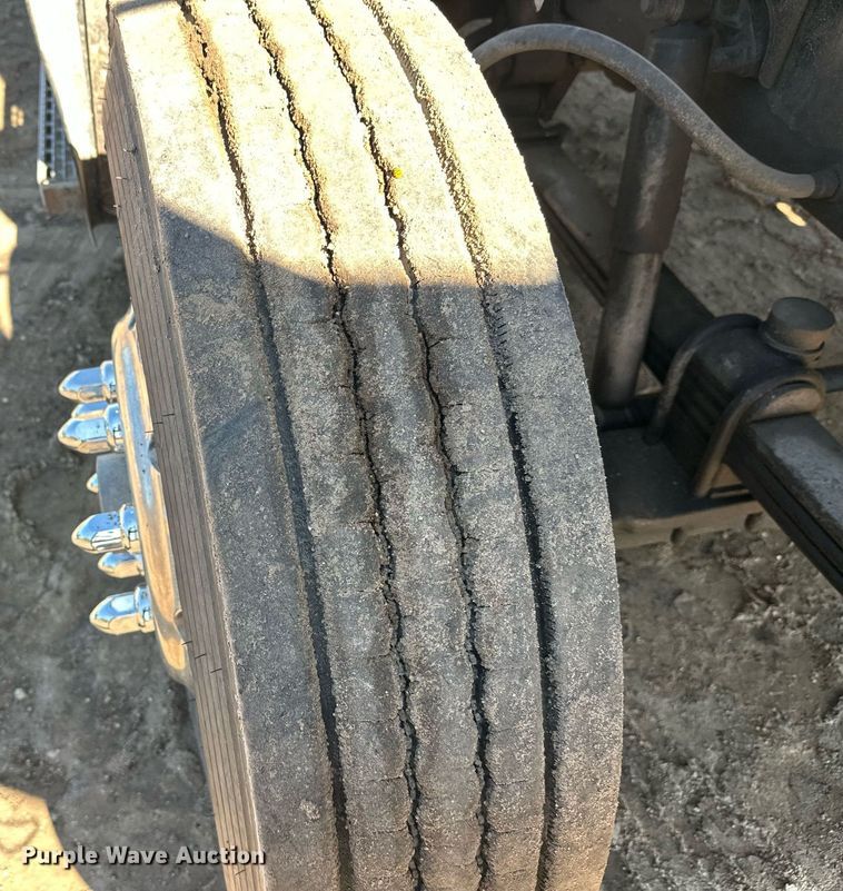 image for item EL0001 1992 Mack CH613 dump truck