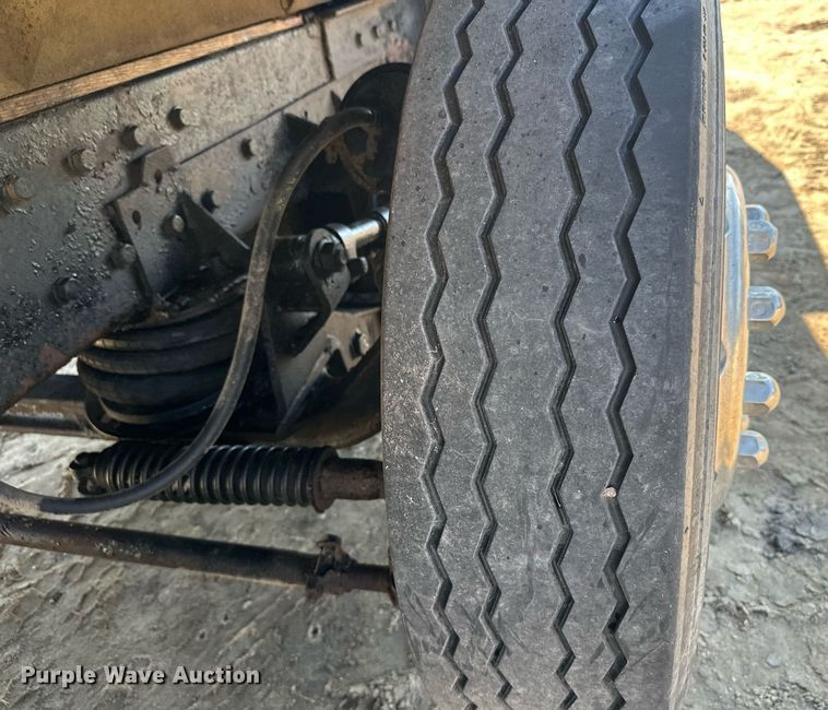 image for item EL0001 1992 Mack CH613 dump truck