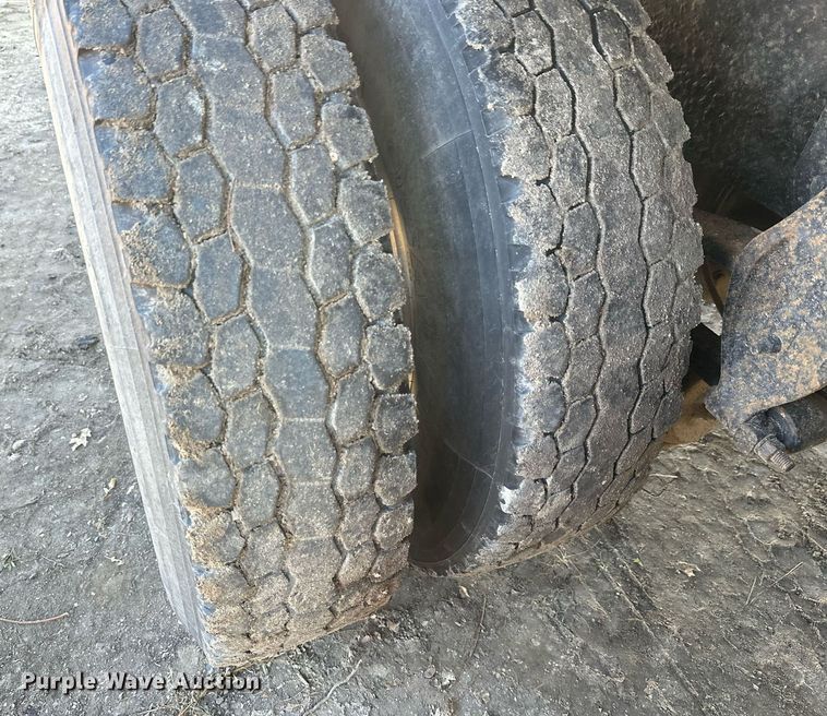 image for item EL0001 1992 Mack CH613 dump truck