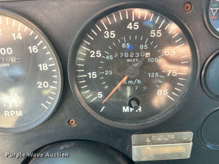 image for item EL0001 1992 Mack CH613 dump truck