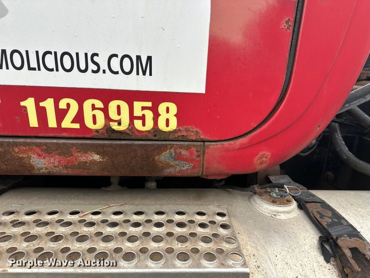 image for item EL0068 1995 Mack RD688S hook lift truck