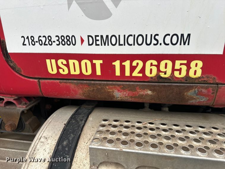 image for item EL0068 1995 Mack RD688S hook lift truck