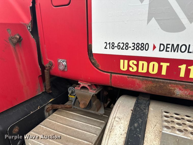 image for item EL0068 1995 Mack RD688S hook lift truck