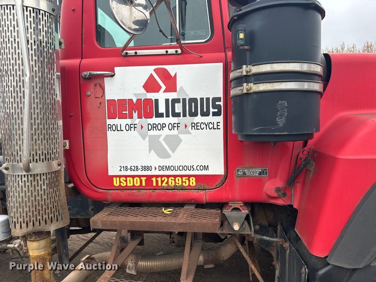 image for item EL0068 1995 Mack RD688S hook lift truck