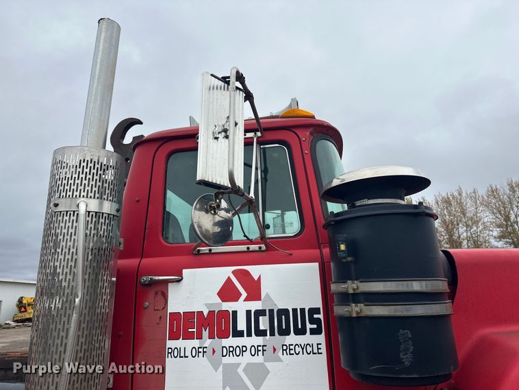 image for item EL0068 1995 Mack RD688S hook lift truck